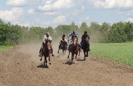 Профконсультант Аграрного центра Екатерина Эрастова выступила главным судьей конных соревнований в Зырянском районе 