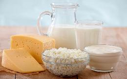 Сыр за прошедшую неделю подорожал на 0,2%, молоко подешевело на 0,2% 