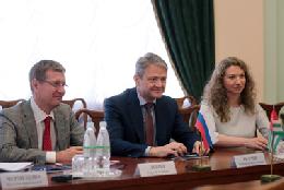 Александр Ткачев и Артур Миквабия обсудили вопросы развития взаимной торговли сельхозпродукцией между Россией и Абхазией