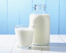 Минсельхоз: закупочная цена на молоко в России не может быть ниже 18 рублей за литр