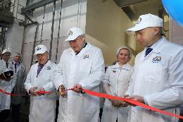 Губернатор открыл производство сыра на «Деревенском молочке»