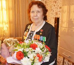В Томске поздравили с 85-летием заслуженную доярку